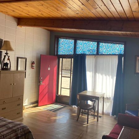 Providence Bay Huron Sands Motel And Restaurant מראה חיצוני תמונה