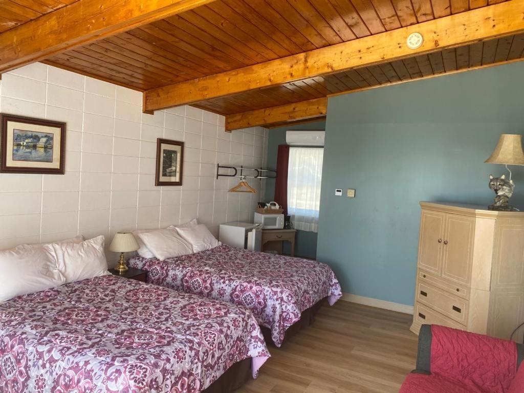 Providence Bay Huron Sands Motel And Restaurant מראה חיצוני תמונה