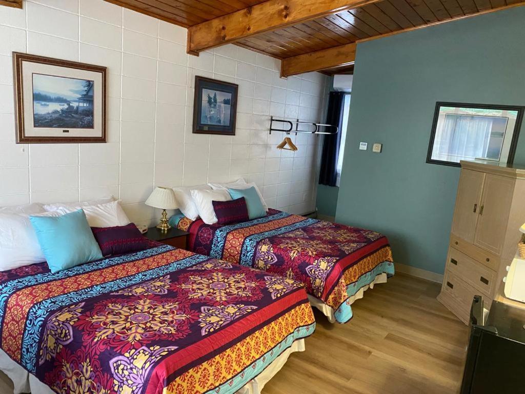 Providence Bay Huron Sands Motel And Restaurant מראה חיצוני תמונה