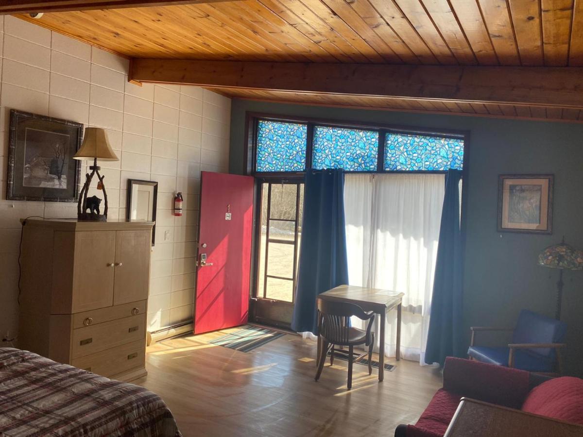 Providence Bay Huron Sands Motel And Restaurant מראה חיצוני תמונה