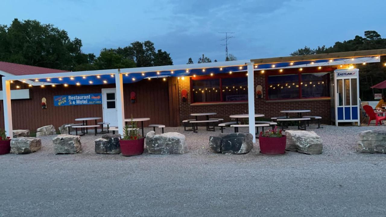 Providence Bay Huron Sands Motel And Restaurant מראה חיצוני תמונה