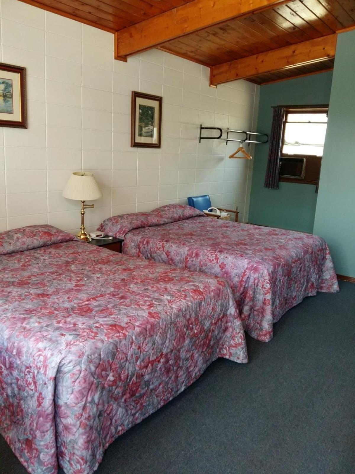 Providence Bay Huron Sands Motel And Restaurant מראה חיצוני תמונה